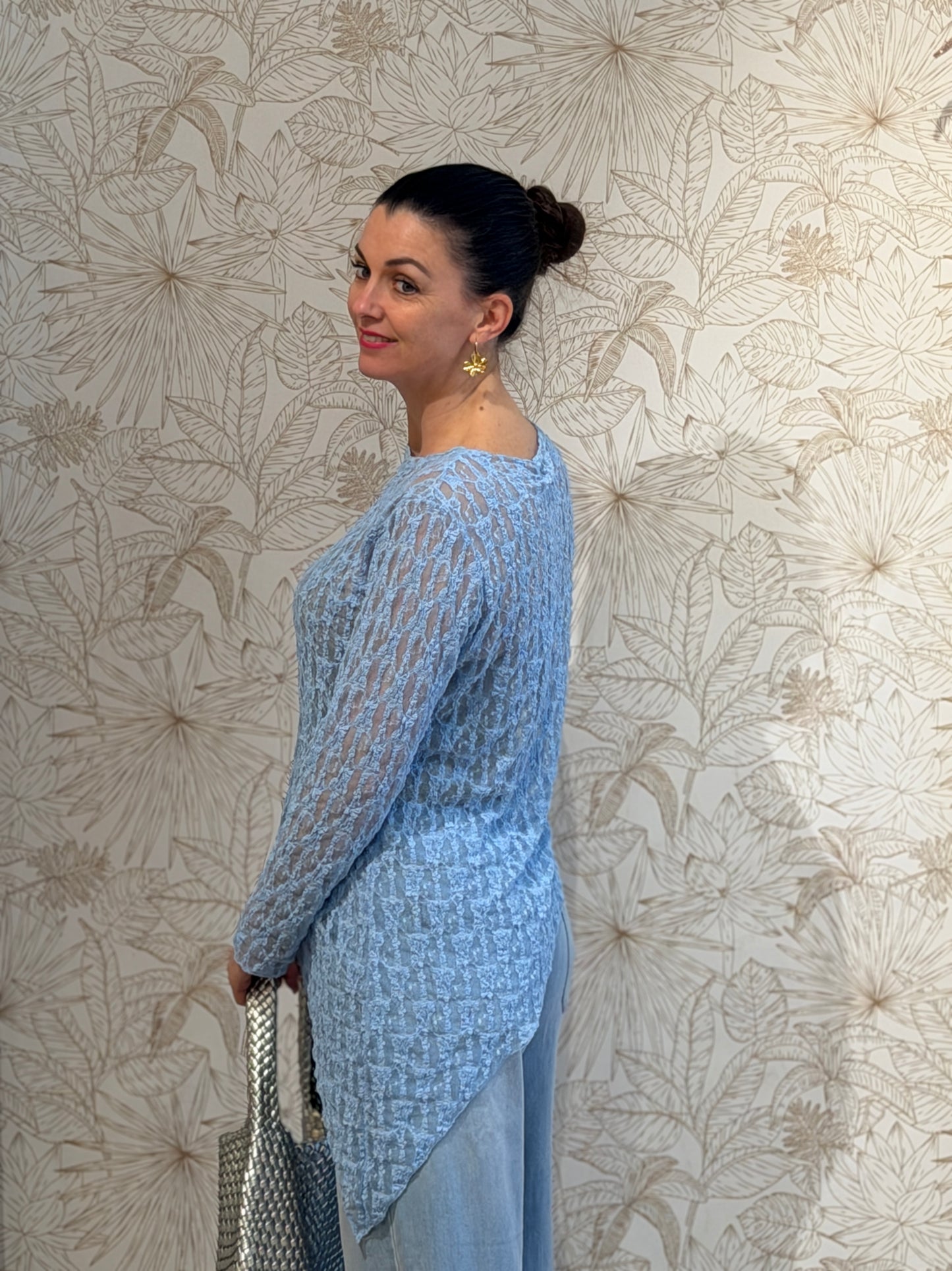 TAMAR Asymmetric Lace Top - Blauw