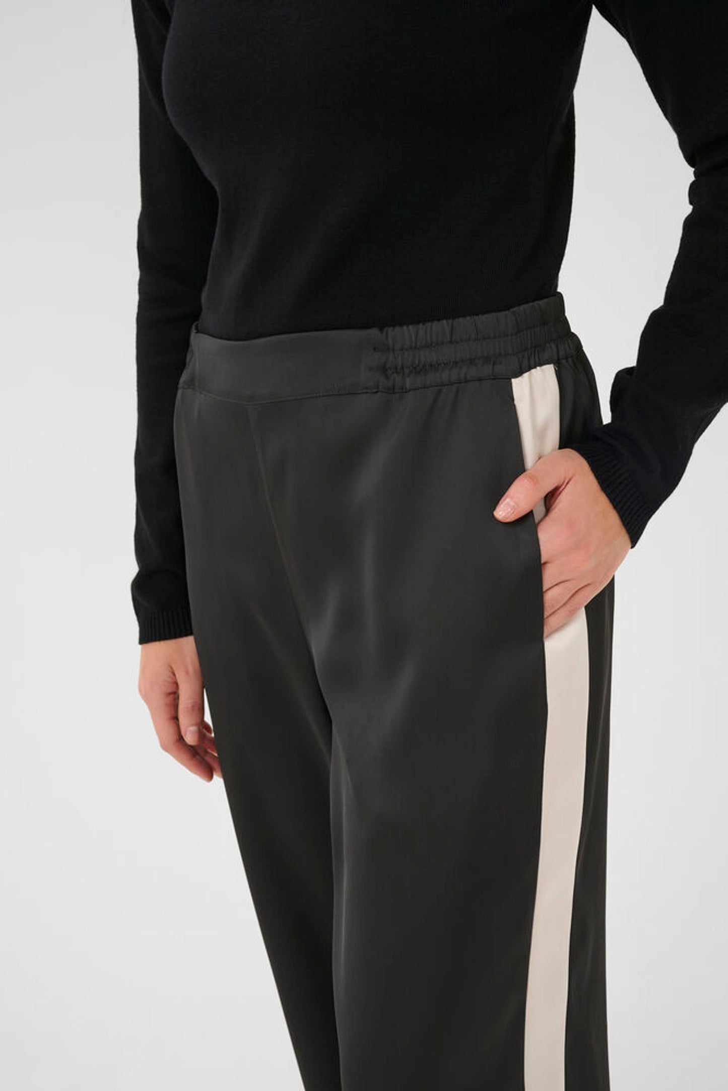 ANNABELLE BROEK - Zwart