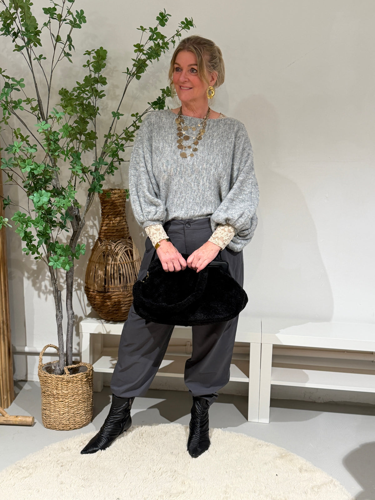 BRITT TRUI - GRIJS