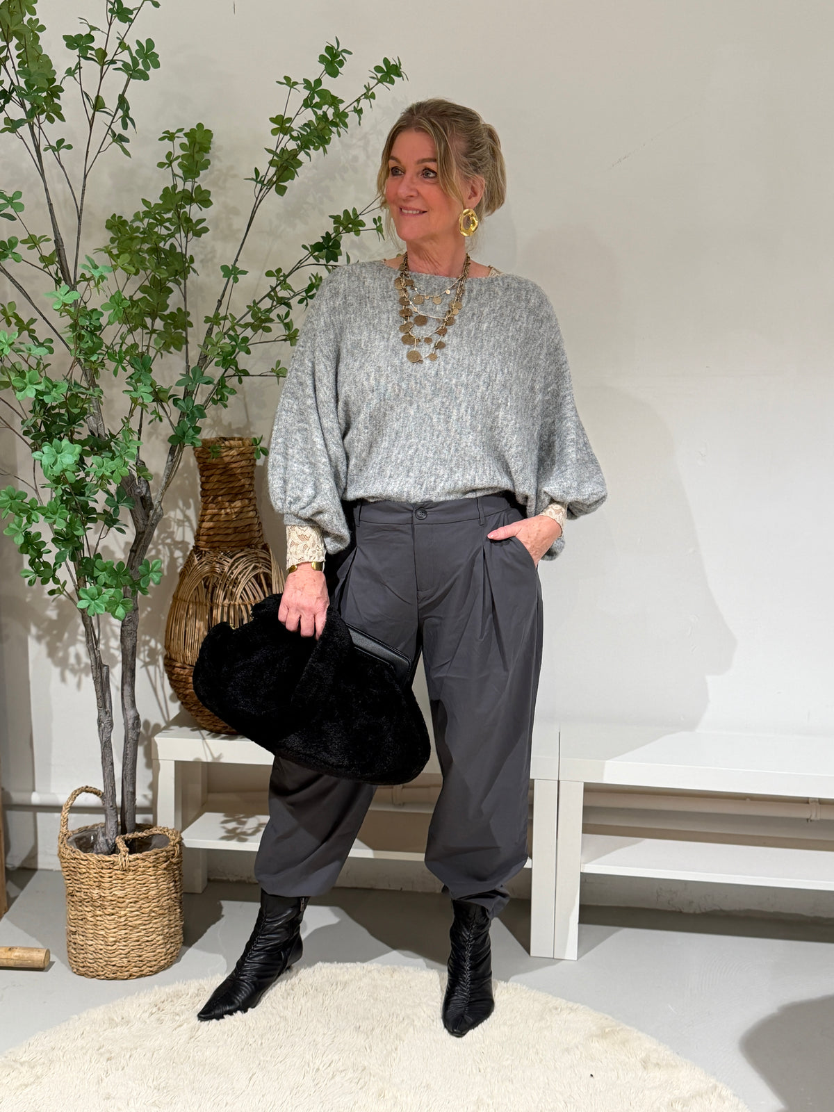 BRITT TRUI - GRIJS