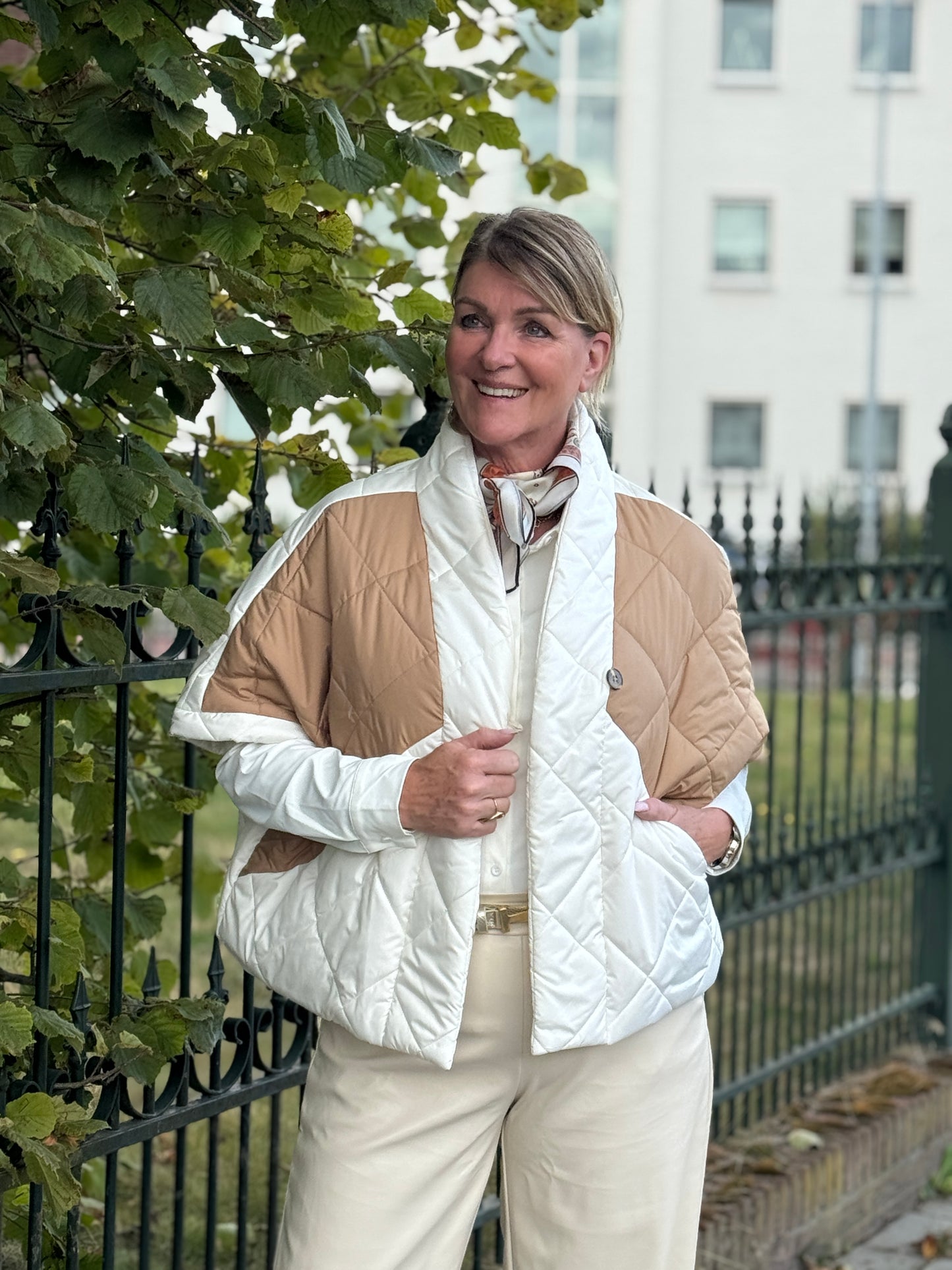 KYRA –  Bodywarmer Beige/Camel