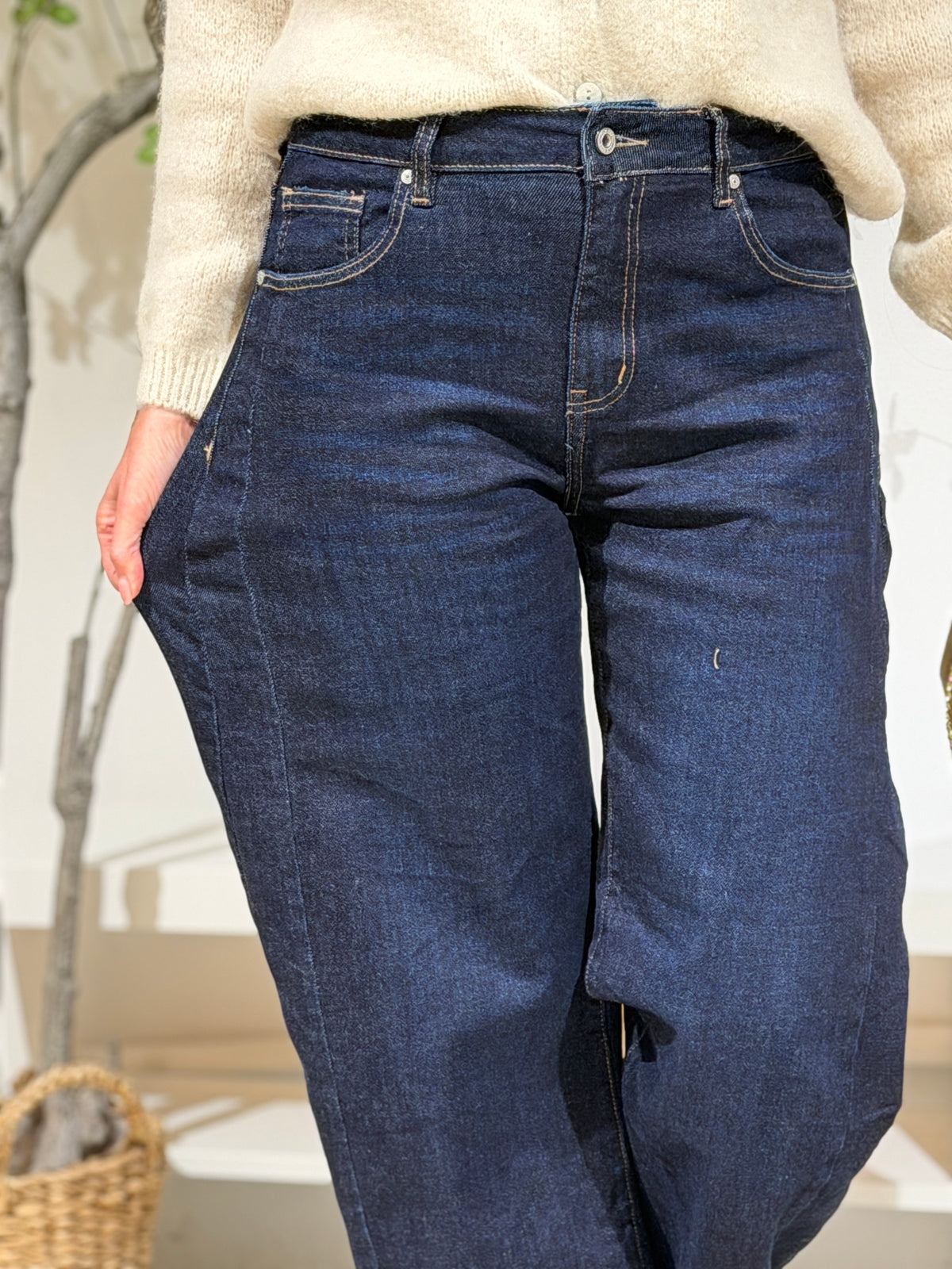BARREL JEANS - DONKERE WASSING