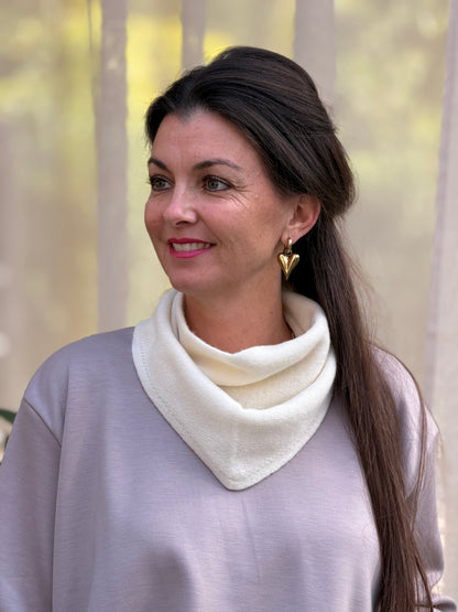 LIA TRIANGEL SJAAL - OFFWHITE