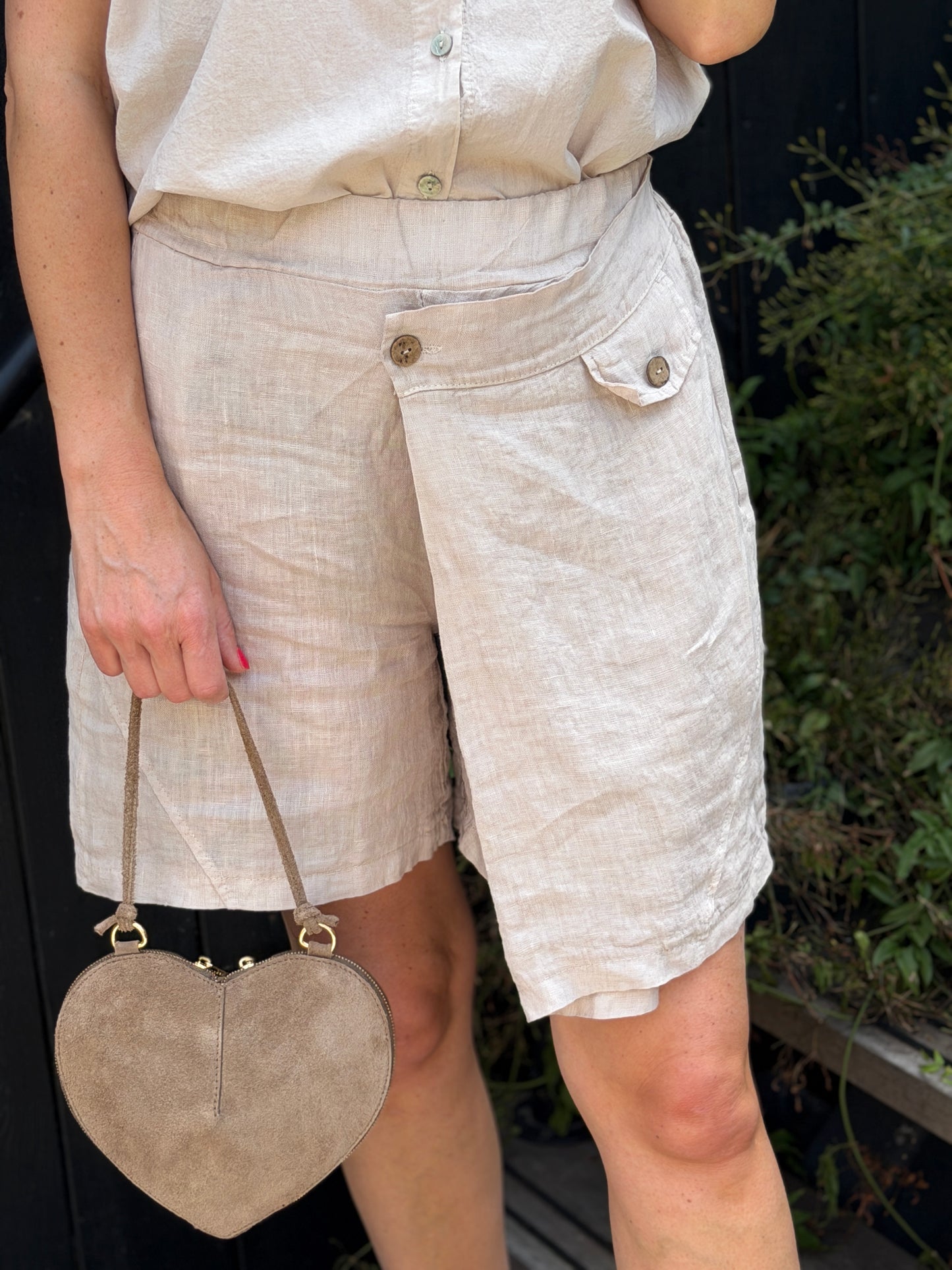LINO OVERSLAG SHORT - BEIGE