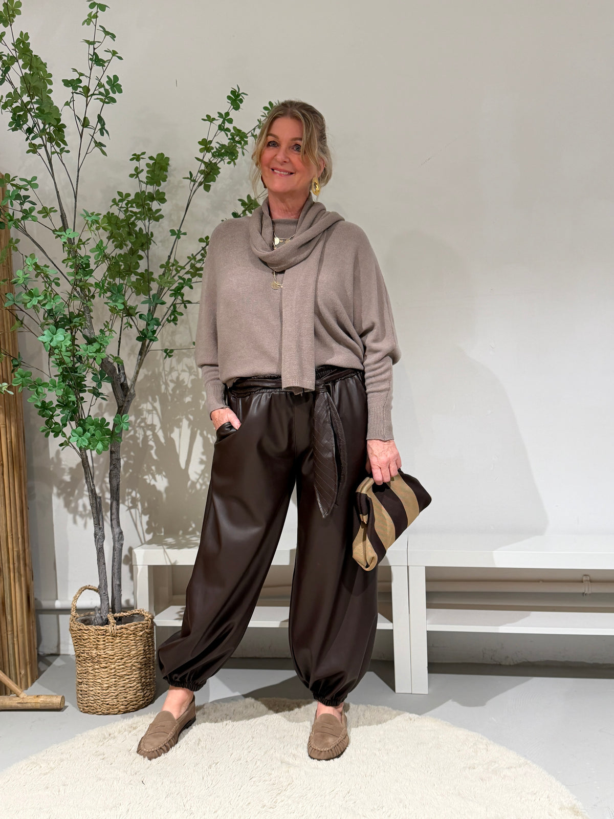 BROEK BALLOON LEATHERLOOK - BRUIN