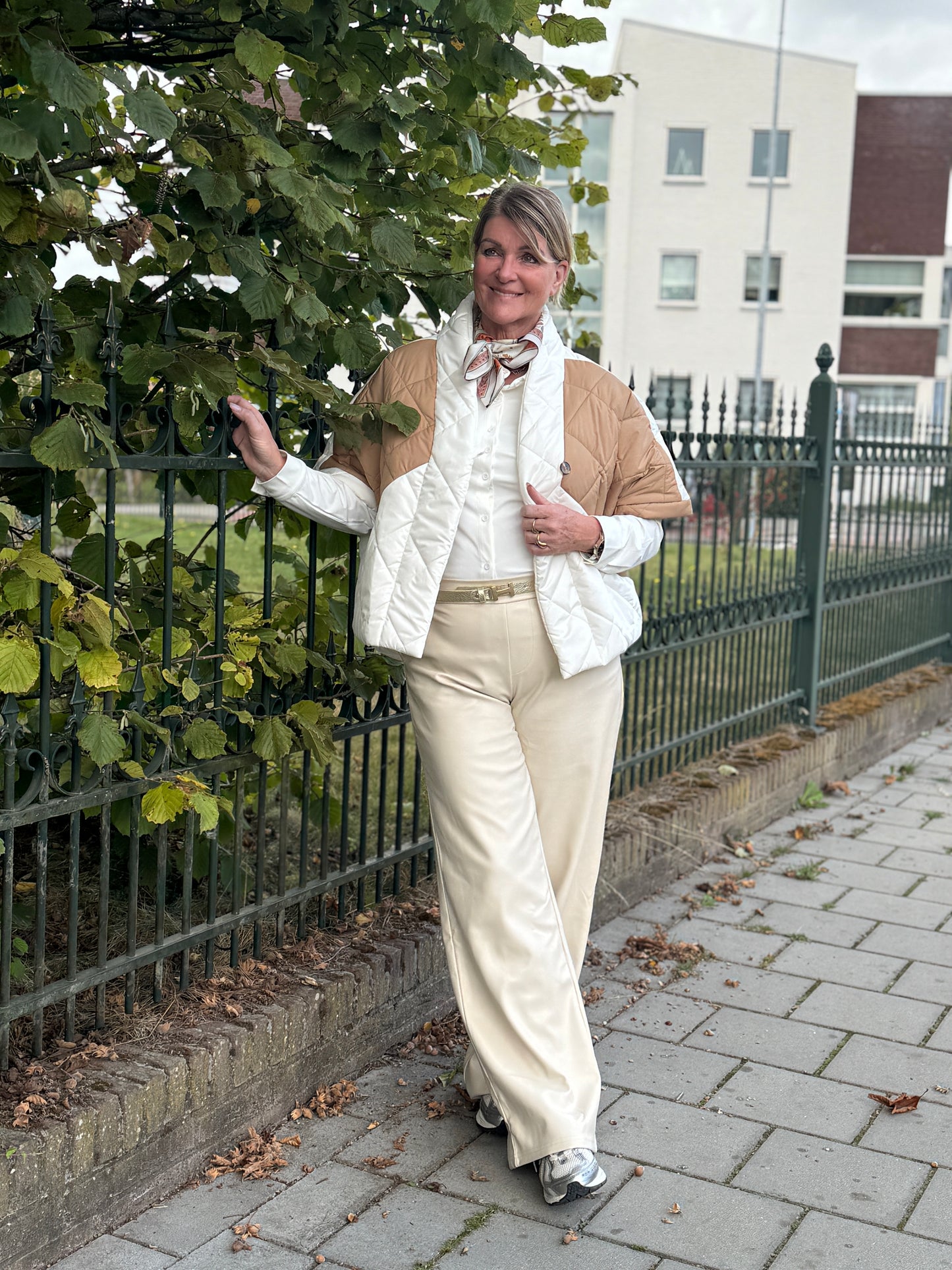 KYRA –  Bodywarmer Beige/Camel