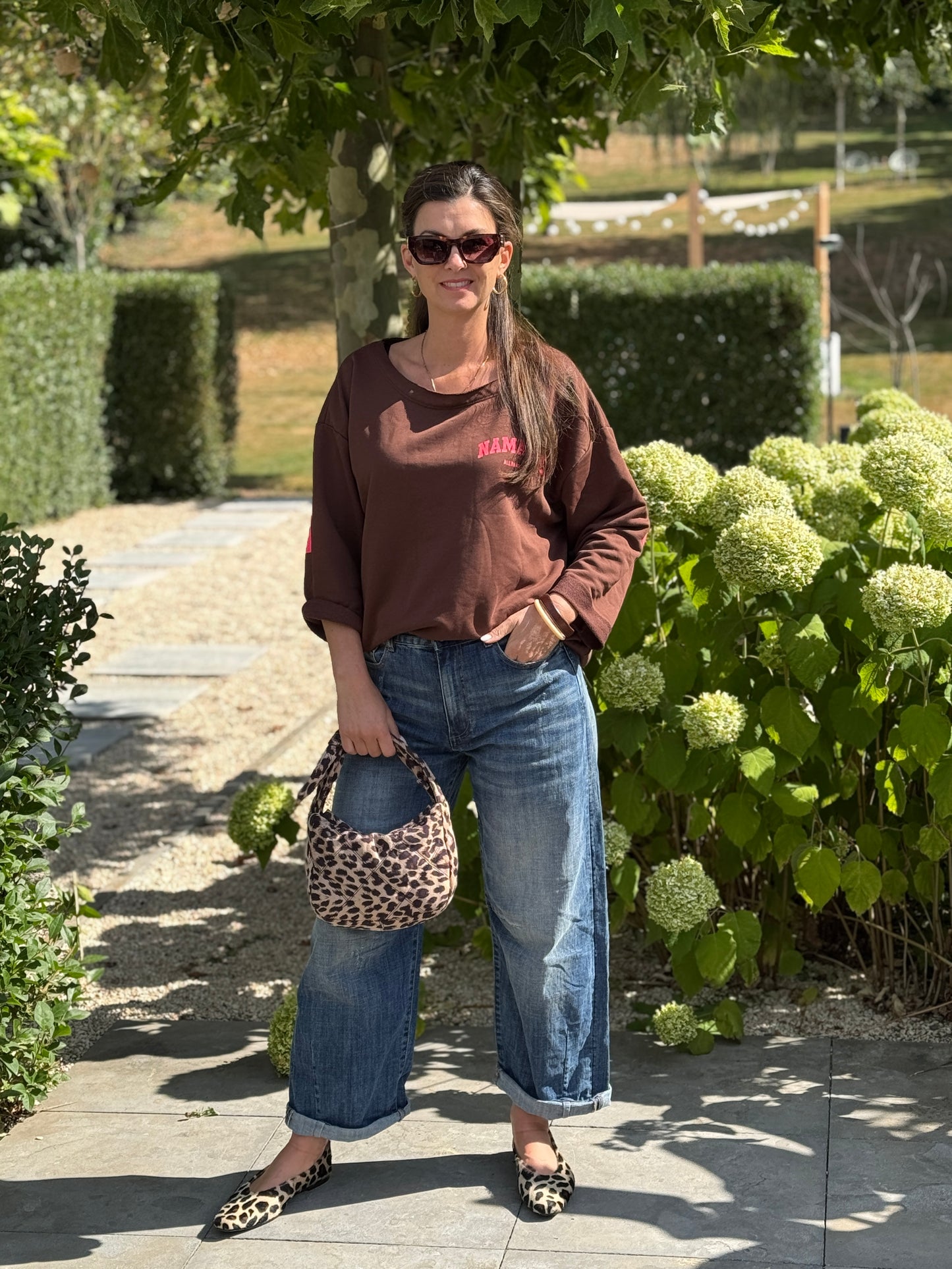 NAMASTE Sweater - Bruin