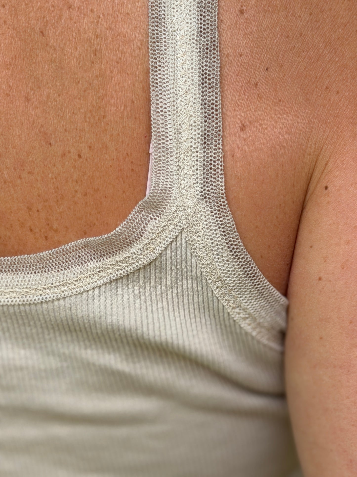 LOLA TOP - BEIGE