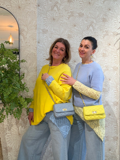 TAMAR Asymmetric Lace Top - Blauw