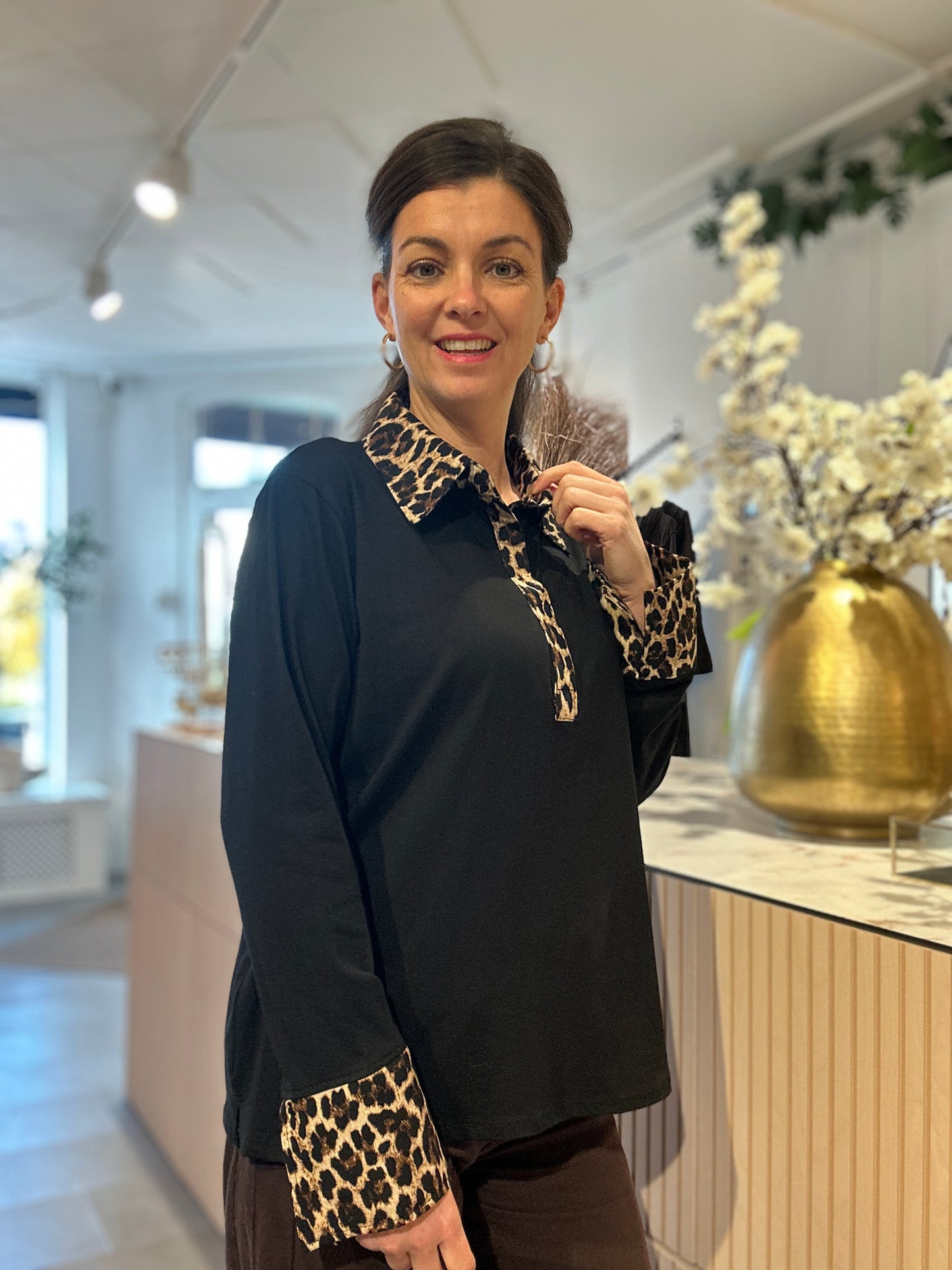 BONA BLOUSE LEOPARD - Zwart