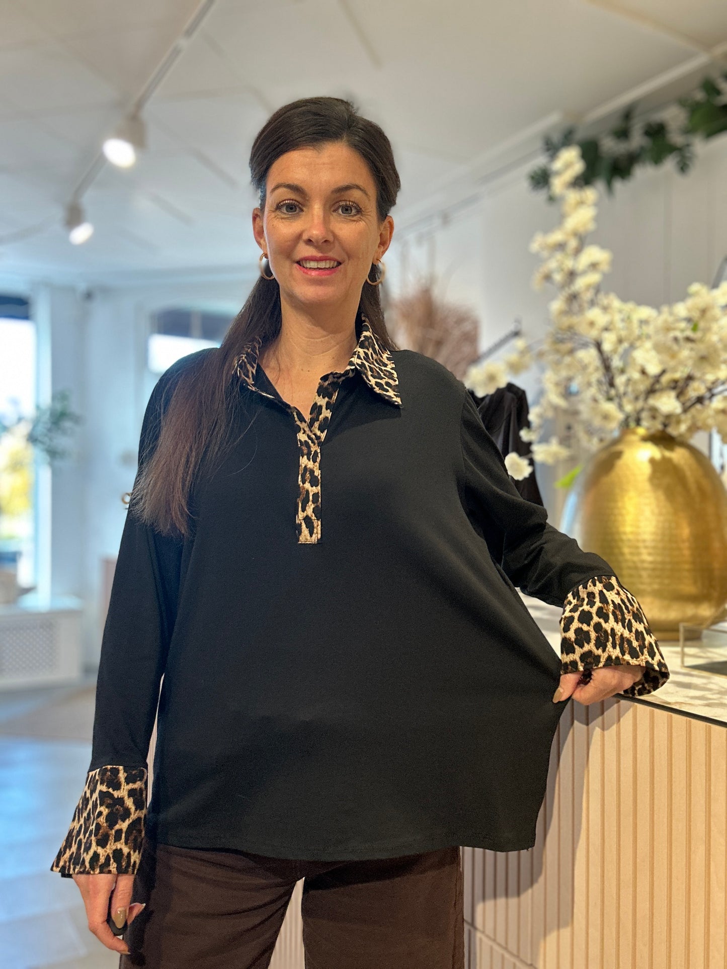 BONA BLOUSE LEOPARD - Zwart